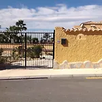 Bed and breakfast Pete's Place La Mariña